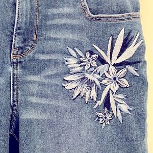 Woman’s Denim Shorts St.John’s Bay Embroidered Size 12